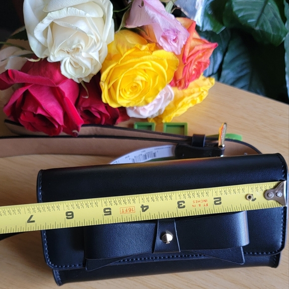 KATE SPADE Elegant Black Bow Fanny pack With Adjustable Belt Closure. - Picture 6 of 9